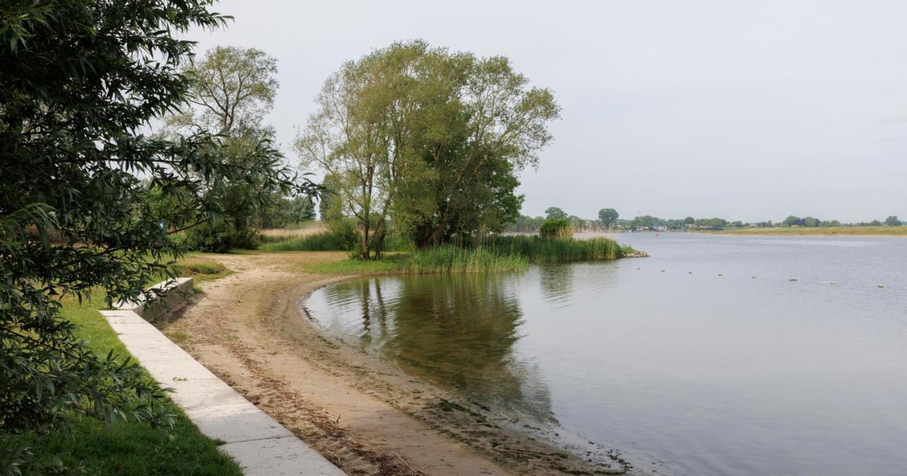 Cool Huisje Aan De Maas Vila Andel Exterior foto